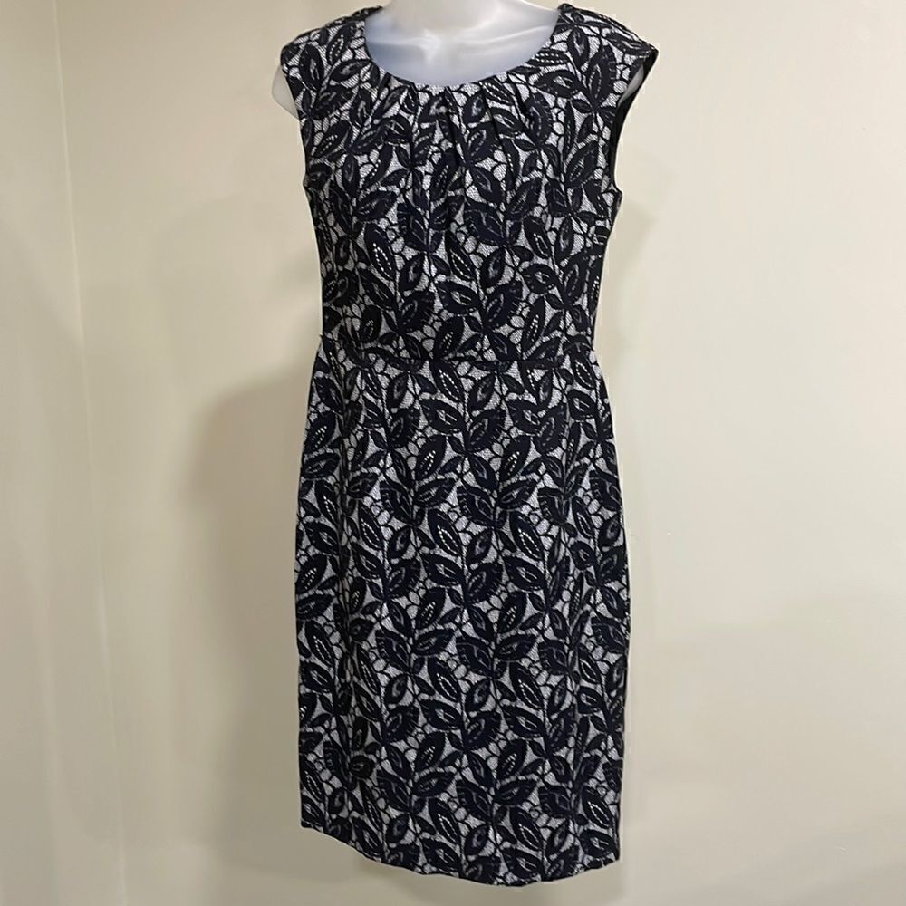 London Times Black and White Lace pattern dress. Size 6 S small